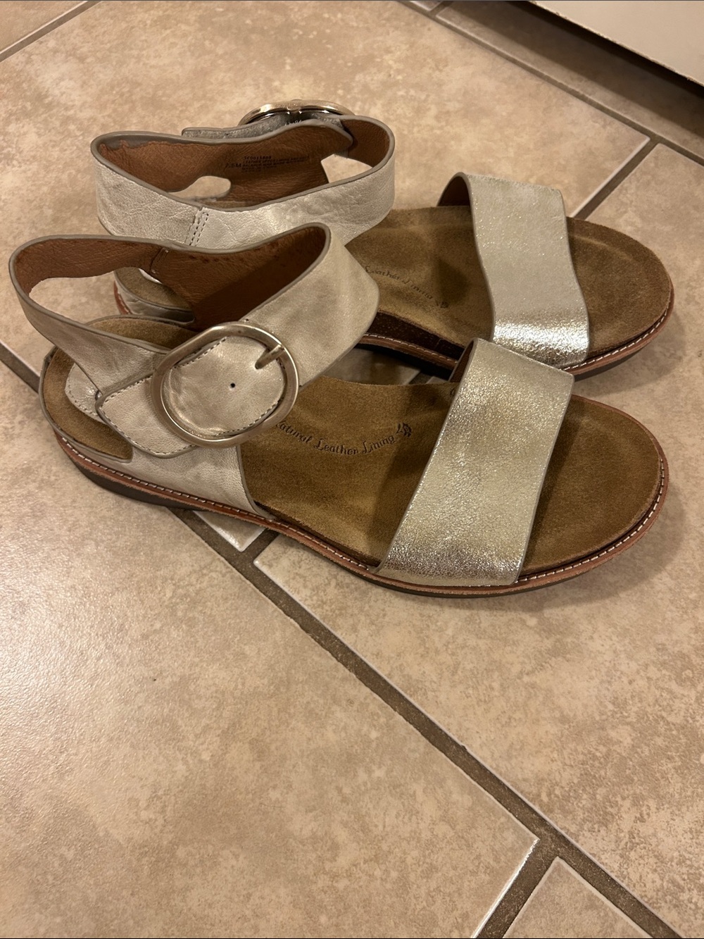 Sofft 7.5 Silver metallic Leather Slingback Sandals